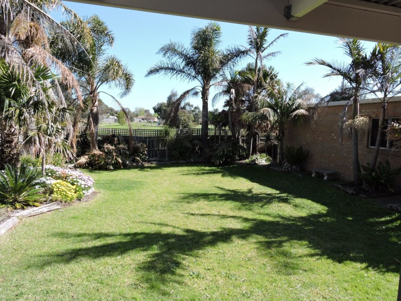 8 Sheffield Close, Pakenham VIC 3810