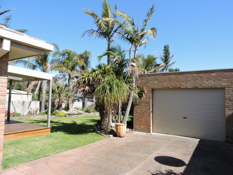 8 Sheffield Close, Pakenham VIC 3810