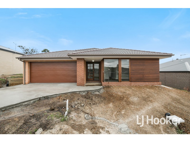 11 Serene Court, Pakenham VIC 3810