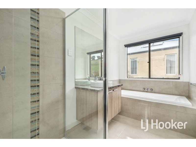 11 Serene Court, Pakenham VIC 3810