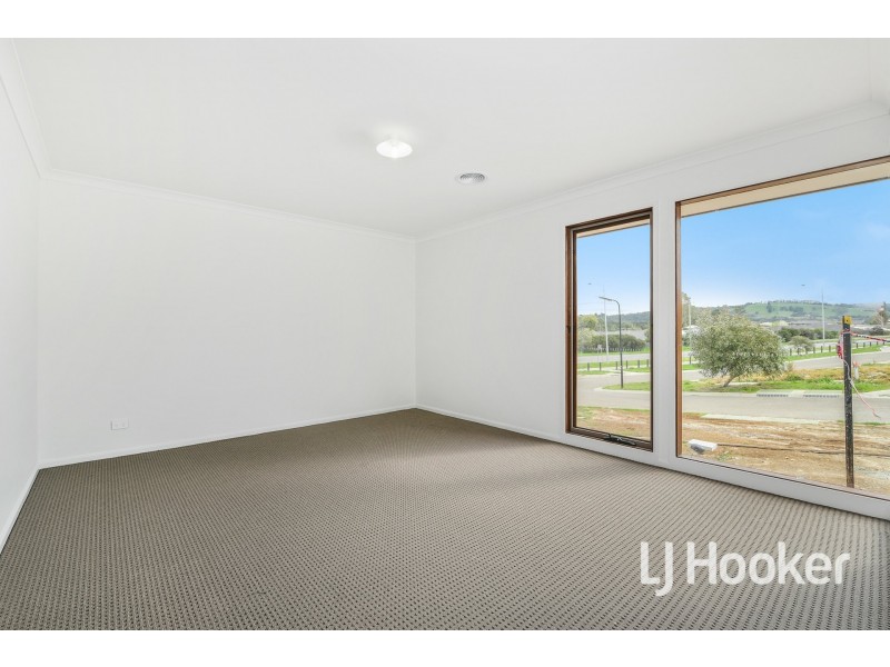 11 Serene Court, Pakenham VIC 3810