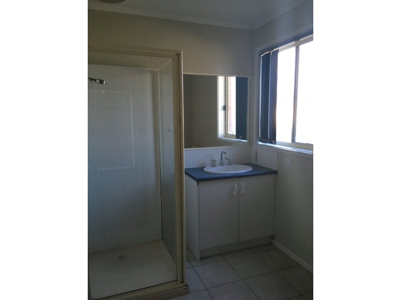 90 Oaktree Drive, Hampton Park VIC 3976