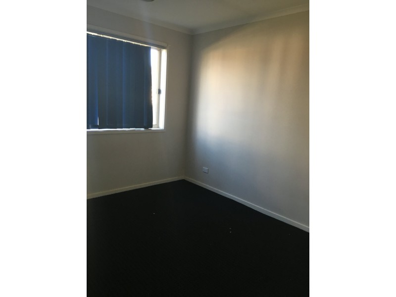 90 Oaktree Drive, Hampton Park VIC 3976