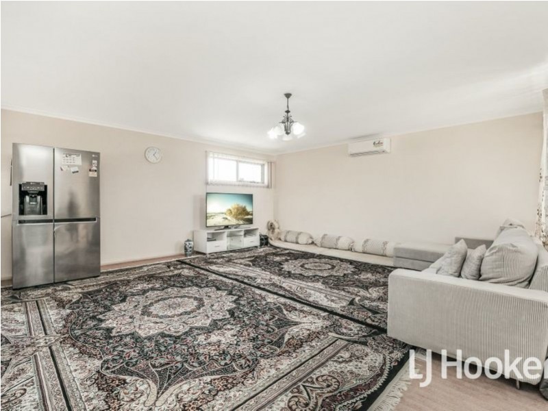 2/77 Oaktree Drive, Hampton Park VIC 3976