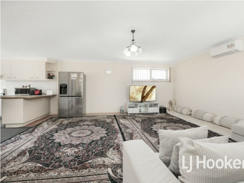 2/77 Oaktree Drive, Hampton Park VIC 3976