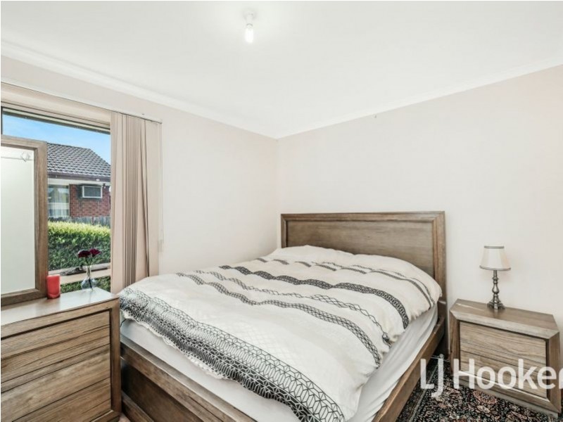 2/77 Oaktree Drive, Hampton Park VIC 3976