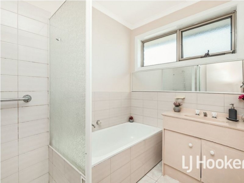 2/77 Oaktree Drive, Hampton Park VIC 3976