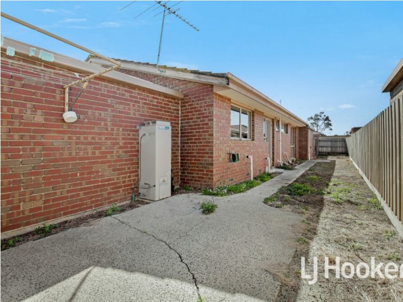 2/77 Oaktree Drive, Hampton Park VIC 3976