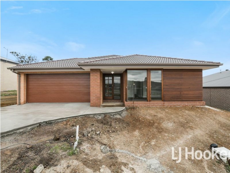 11 Serene Court, Pakenham VIC 3810