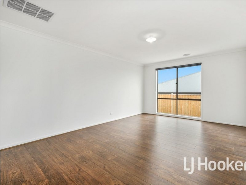 11 Serene Court, Pakenham VIC 3810