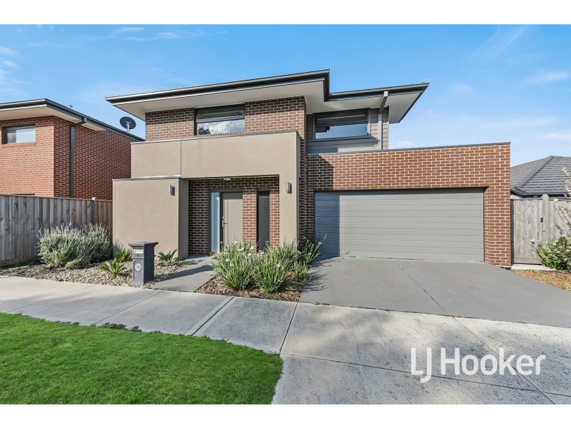 9 Heathland Circuit, Cranbourne East VIC 3977