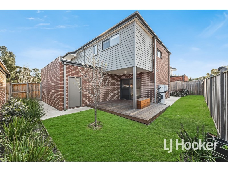9 Heathland Circuit, Cranbourne East VIC 3977
