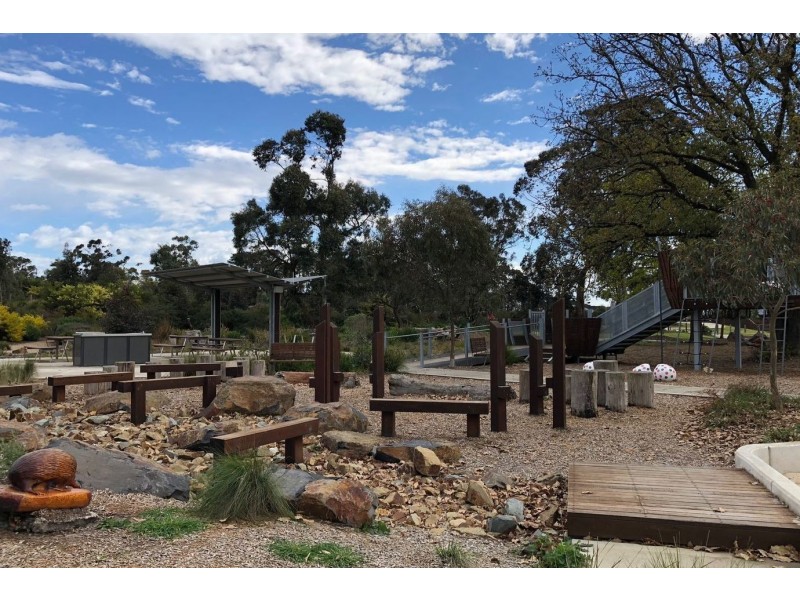 9 Heathland Circuit, Cranbourne East VIC 3977