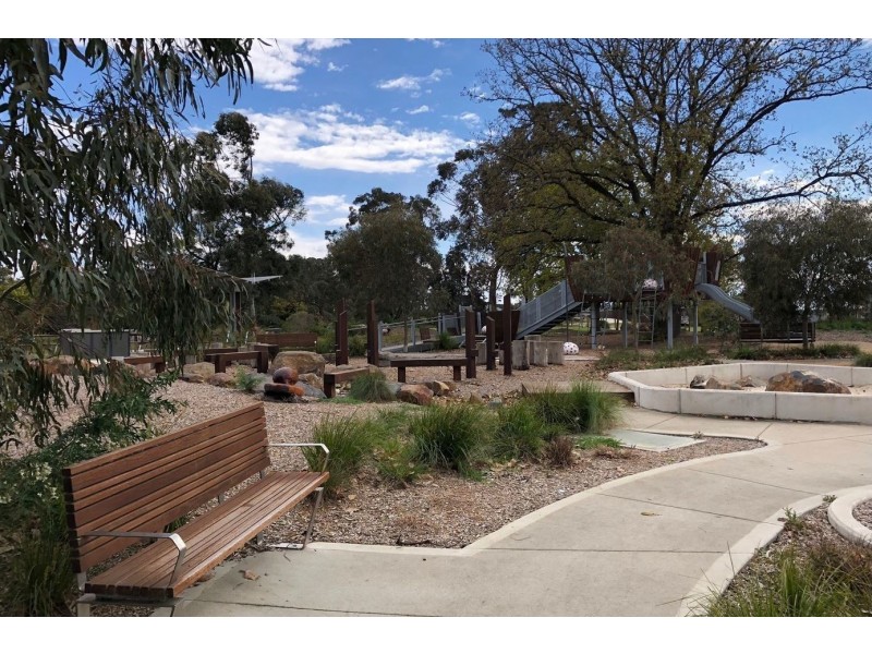 9 Heathland Circuit, Cranbourne East VIC 3977