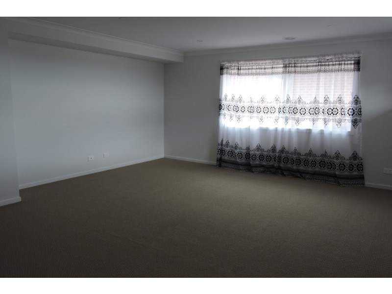 5 Gotch Place, Clyde VIC 3978