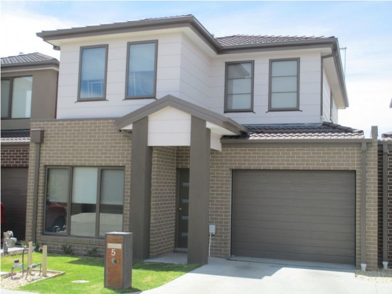 5 Charger Lane, Cranbourne East VIC 3977