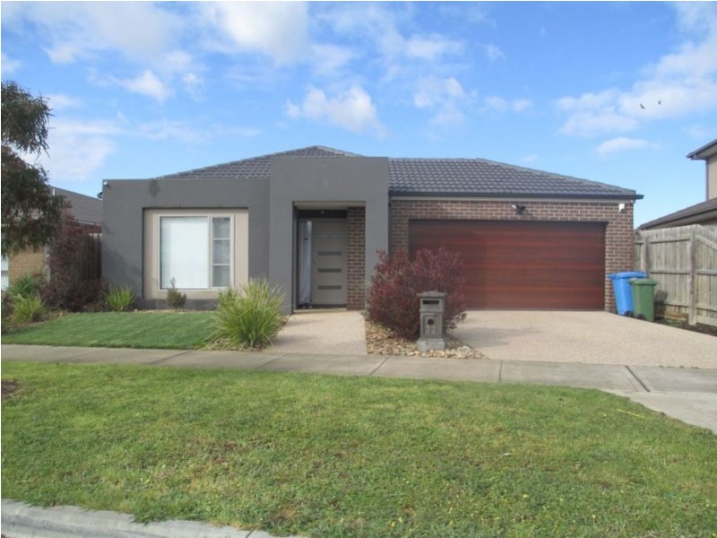 32 Heather Grove, Cranbourne East VIC 3977
