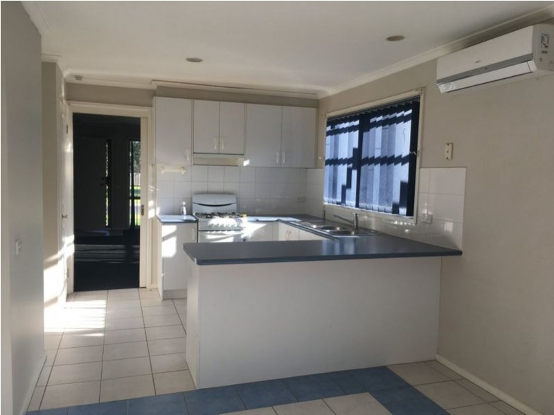 90 Oaktree Drive, Hampton Park VIC 3976