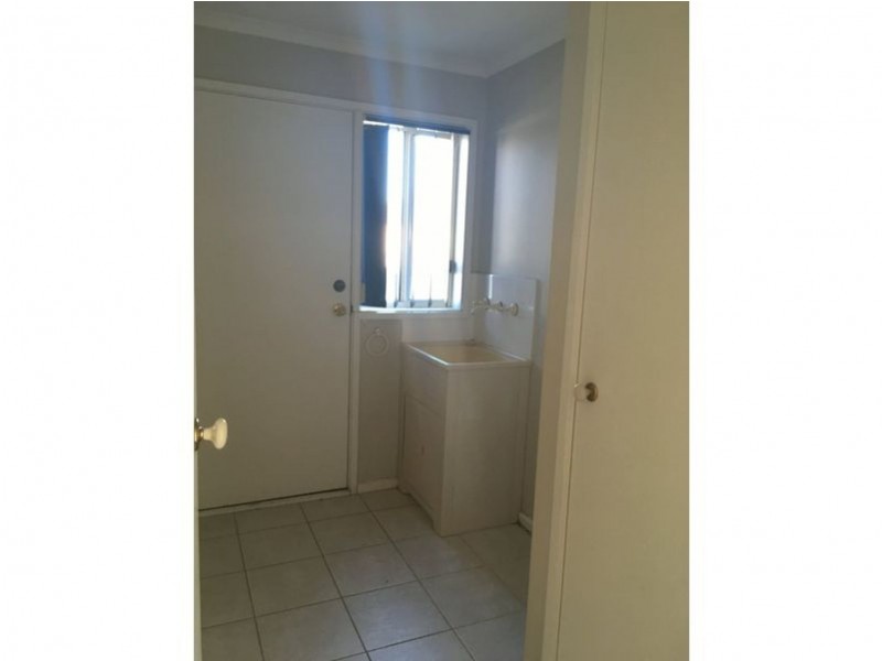 90 Oaktree Drive, Hampton Park VIC 3976