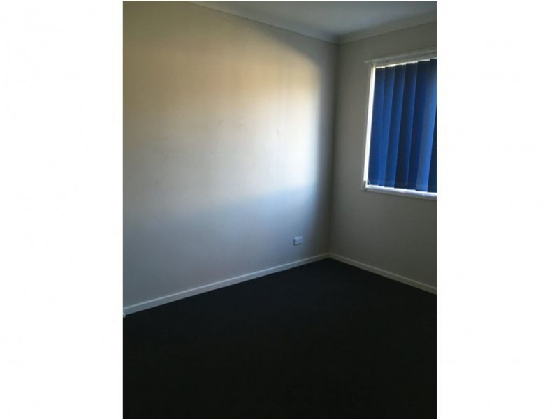 90 Oaktree Drive, Hampton Park VIC 3976