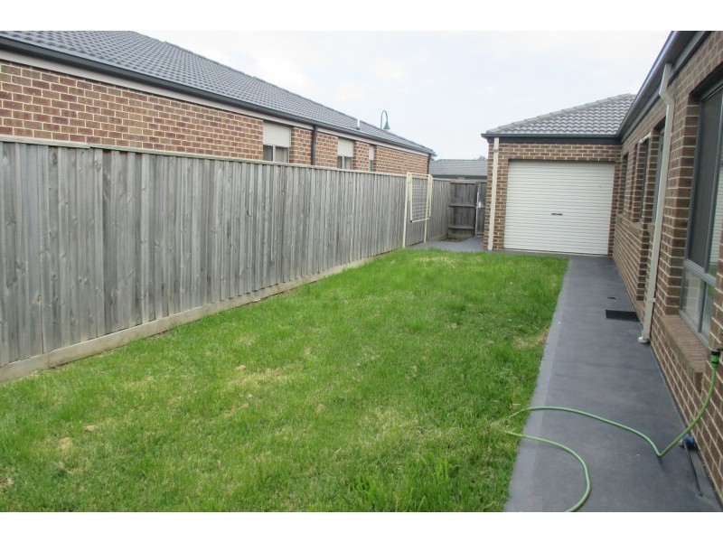 10 Damper Way, Lynbrook VIC 3975