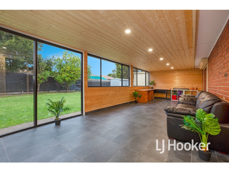 5 Kinloch Gardens, Endeavour Hills VIC 3802