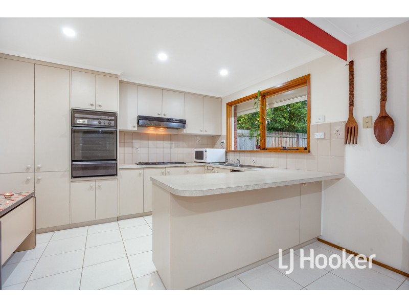 5 Kinloch Gardens, Endeavour Hills VIC 3802