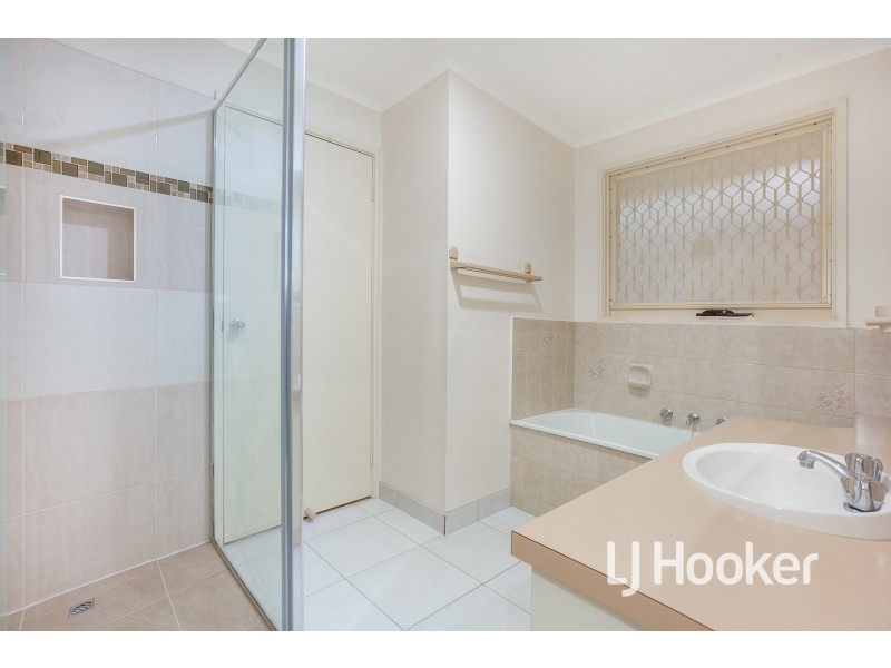 5 Kinloch Gardens, Endeavour Hills VIC 3802