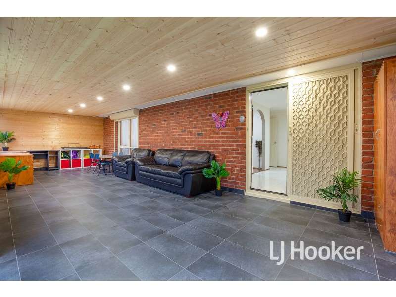 5 Kinloch Gardens, Endeavour Hills VIC 3802