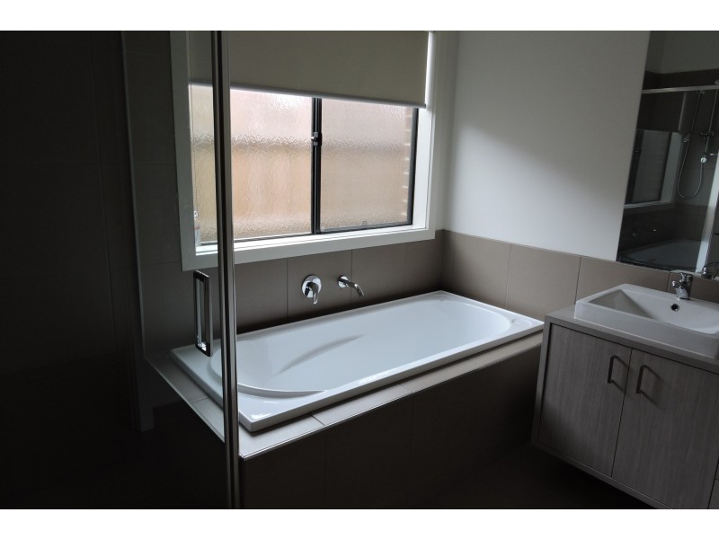 5 Buick Court, Cranbourne East VIC 3977