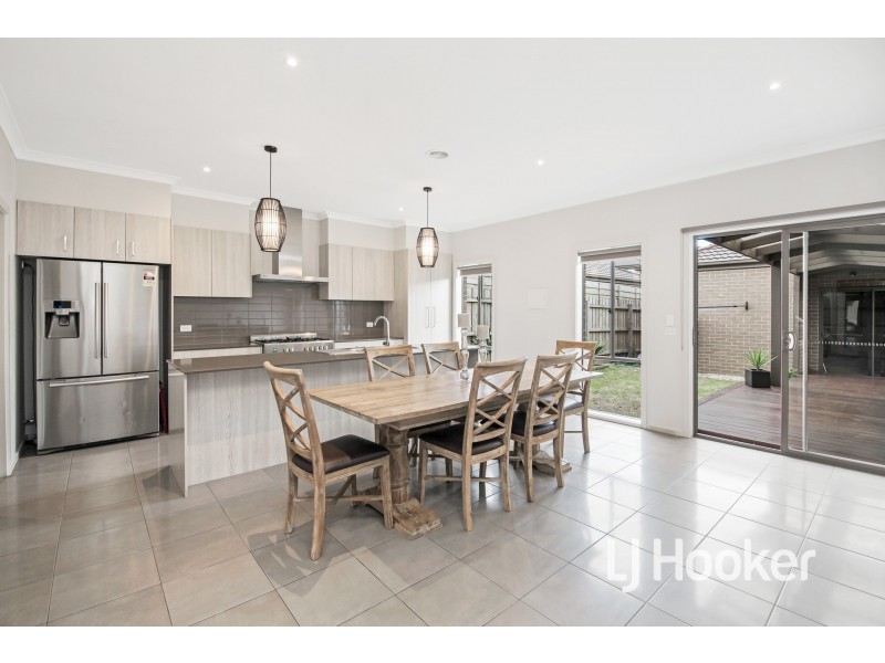 67 Fiorelli Boulevard, Cranbourne East VIC 3977