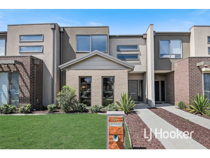 67 Fiorelli Boulevard, Cranbourne East VIC 3977