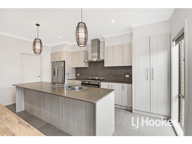 67 Fiorelli Boulevard, Cranbourne East VIC 3977