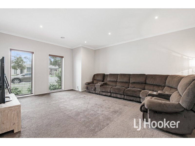 67 Fiorelli Boulevard, Cranbourne East VIC 3977