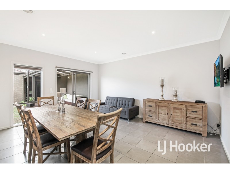 67 Fiorelli Boulevard, Cranbourne East VIC 3977