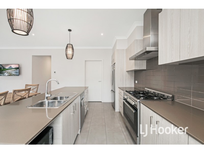 67 Fiorelli Boulevard, Cranbourne East VIC 3977