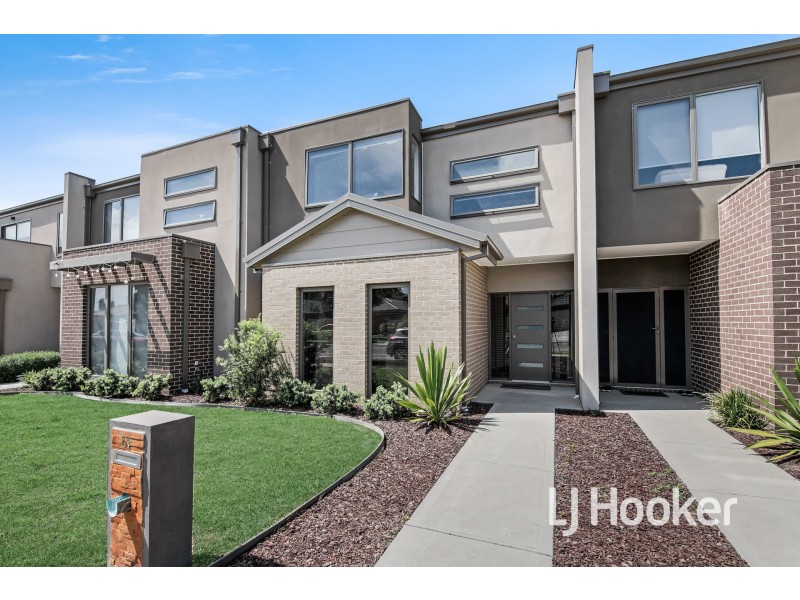 67 Fiorelli Boulevard, Cranbourne East VIC 3977