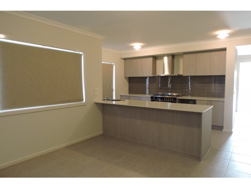 97 Fiorelli Boulevard, Cranbourne East VIC 3977