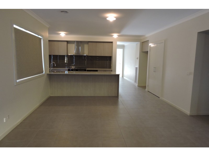 97 Fiorelli Boulevard, Cranbourne East VIC 3977