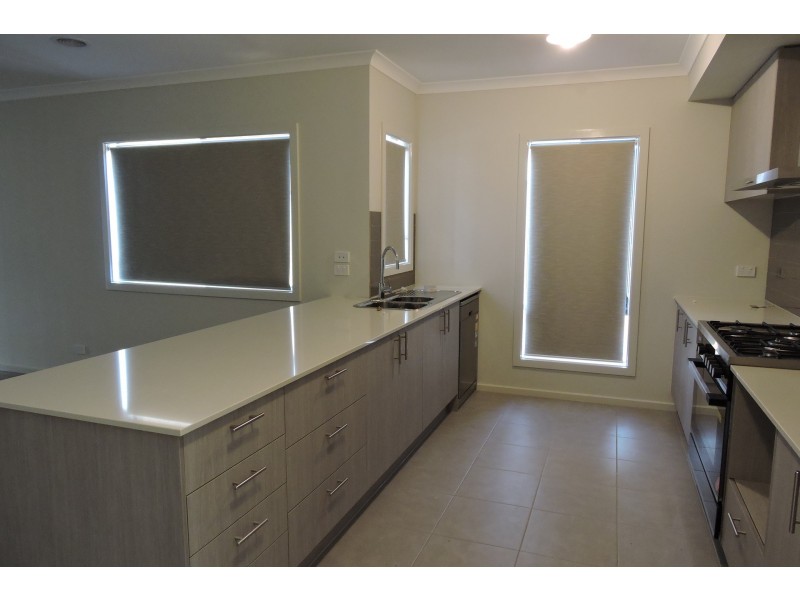 97 Fiorelli Boulevard, Cranbourne East VIC 3977