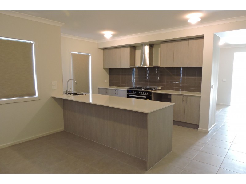 97 Fiorelli Boulevard, Cranbourne East VIC 3977