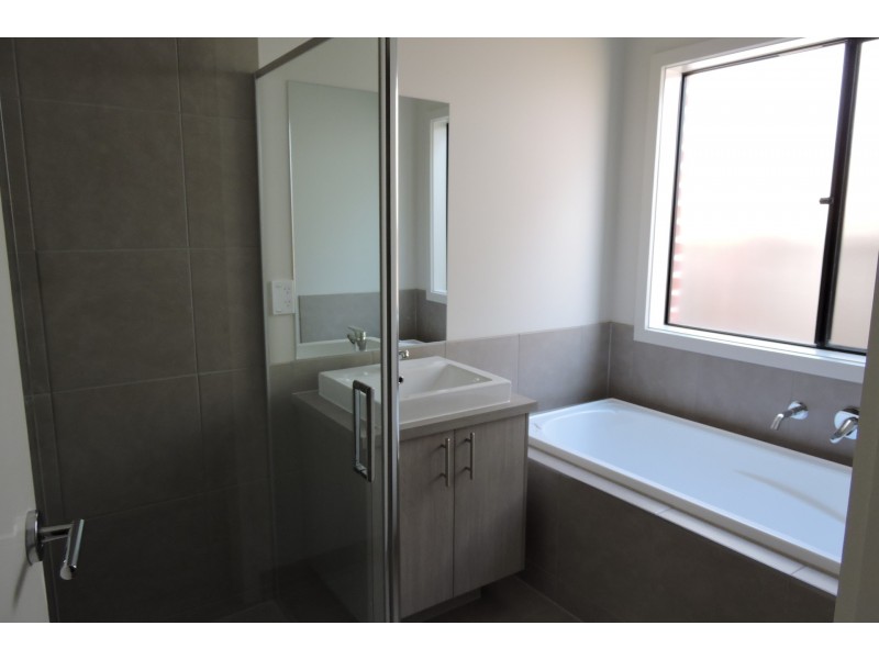 97 Fiorelli Boulevard, Cranbourne East VIC 3977