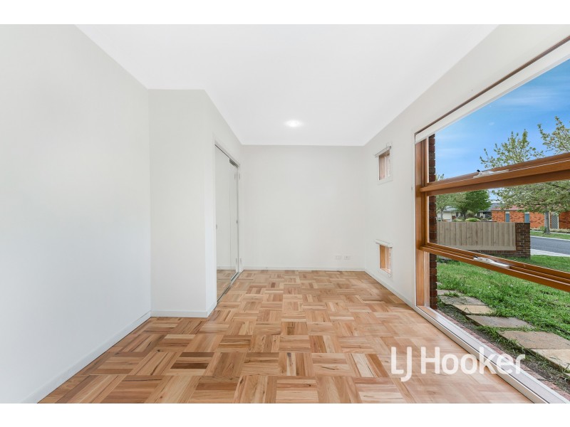 39 Cedarwood Crescent, Berwick VIC 3806