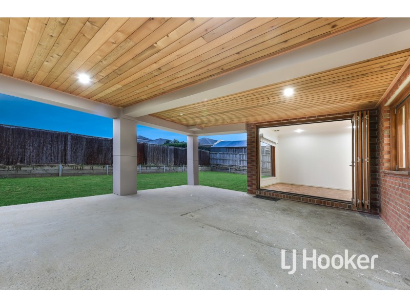 39 Cedarwood Crescent, Berwick VIC 3806