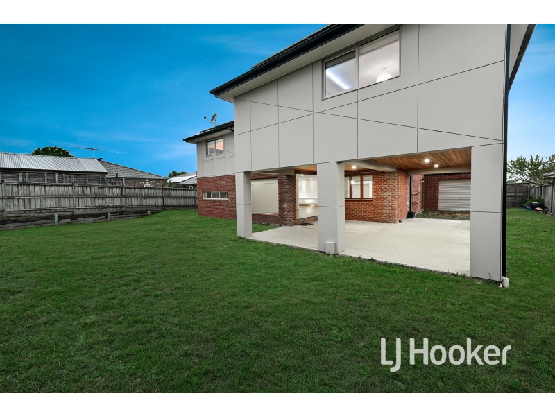 39 Cedarwood Crescent, Berwick VIC 3806