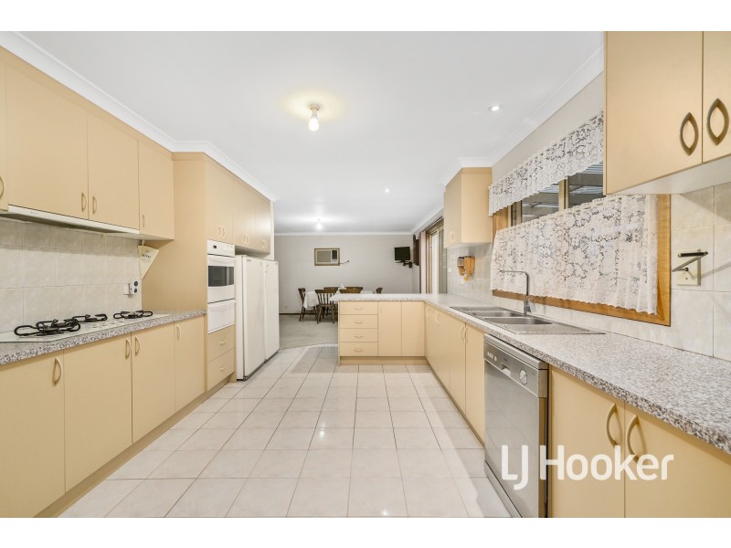 10 Beech Place, Hallam VIC 3803