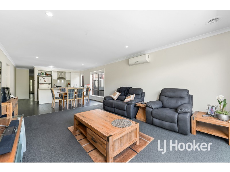 10 Hestia Avenue, Cranbourne West VIC 3977