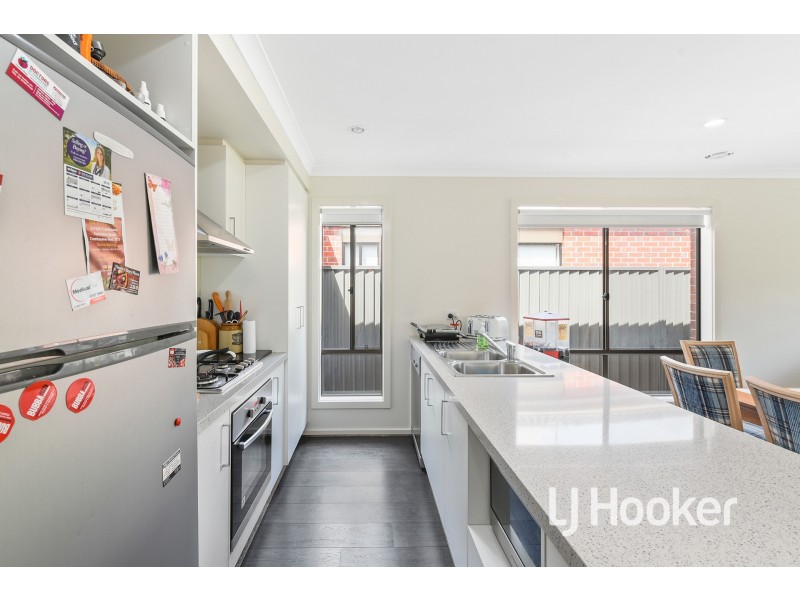 10 Hestia Avenue, Cranbourne West VIC 3977