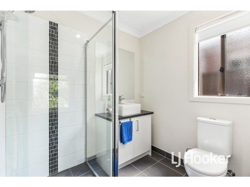 10 Hestia Avenue, Cranbourne West VIC 3977