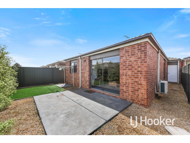 10 Hestia Avenue, Cranbourne West VIC 3977